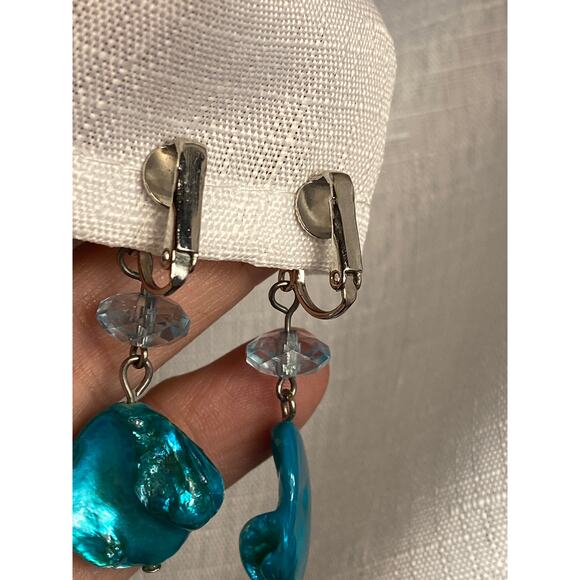 Turquoise shell and plastic crystal bead drop Clip-On Earrings Silvertone VGUC - Picture 9 of 9